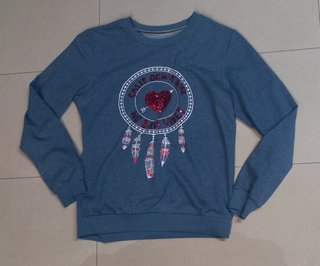 Sudadera azul con estampado de atrapasueños
