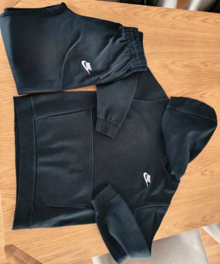 Chándal Nike Club Fleece Negro para niño.