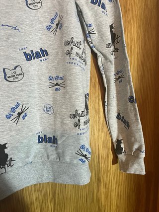Sudadera gris con estampado de gatos talla S