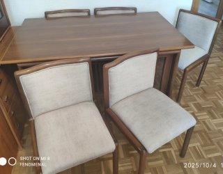 Mesa extensible y 6 sillas.
