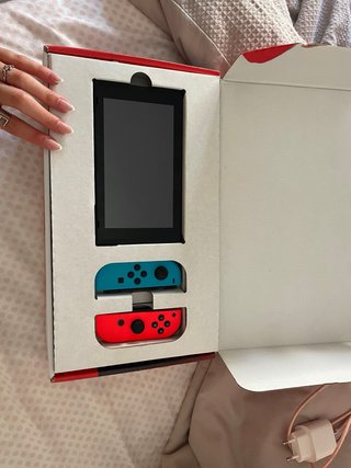 Nintendo Switch + Mario Kart 8 Deluxe