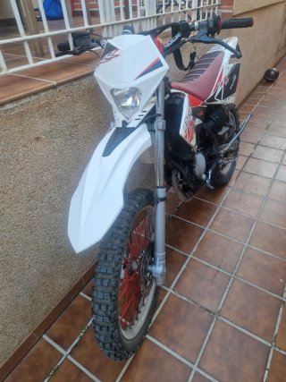 Beta RRT Enduro Ciclomotor Roja y Blanca