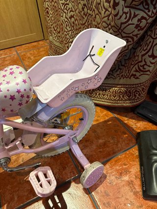 Bicicleta infantil rosa con ruedines