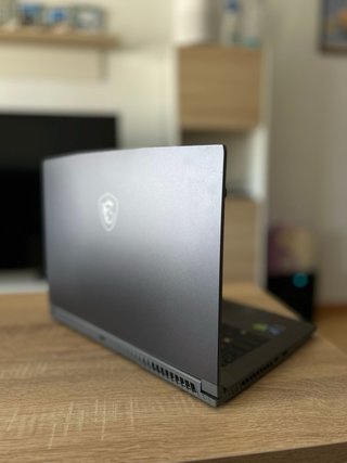 MSI Thin i7/4050/16gb ram/15” /abril /2025