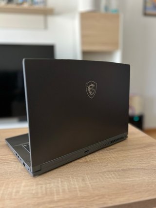 MSI Thin i7/4050/16gb ram/15” /abril /2025