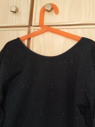 Mono negro con brillos