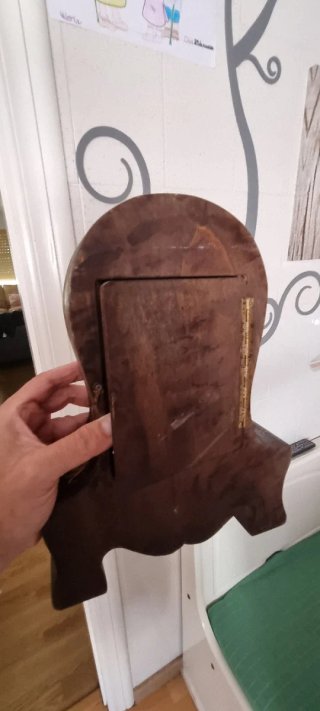 Reloj de madera vintage decorativo