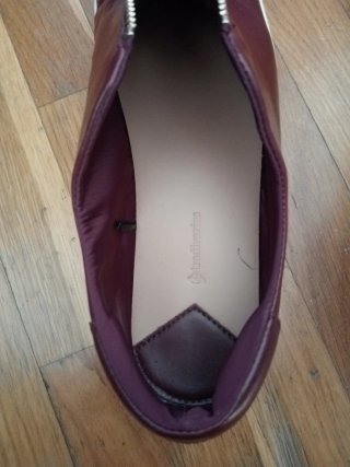Zapatos granate con cremallera dorada