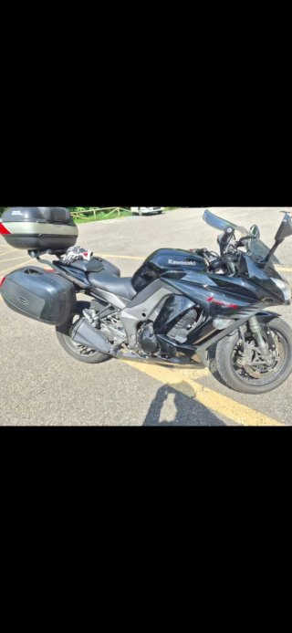 Kawasaki Z1000 SX Negra