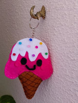 Llavero helado Kawaii artesanal