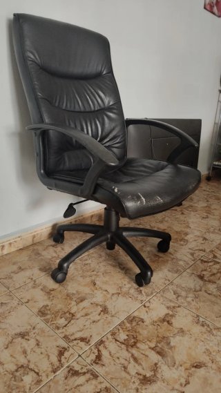 Silla de oficina negra