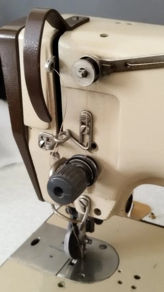 Máq. De coser Pfaff 563 industrial Con cortahilos