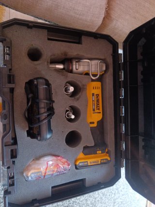 Taladro Dewalt 18V con maletín