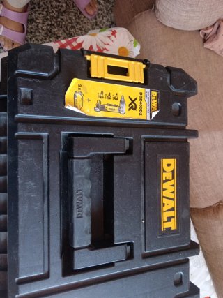 Taladro Dewalt 18V con maletín