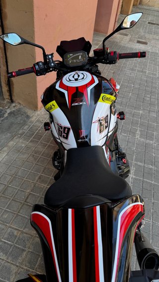 Kawasaki Z900 Negra y Roja
