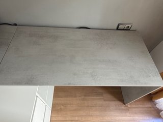 Escritorio modular gris y blanco