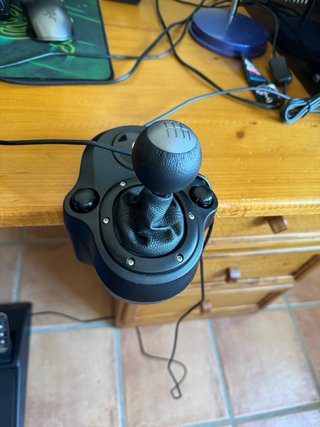 Volante Thrustmaster + Pedales + Palanca Logitech