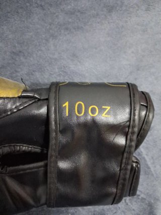 Guantes de Boxeo Negros y Dorados  10 OZ
