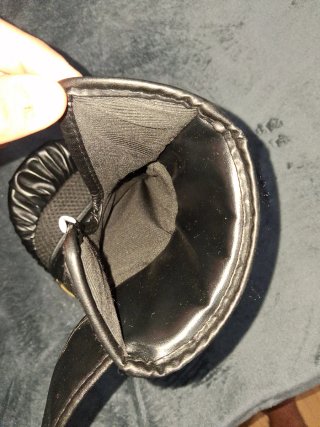 Guantes de Boxeo Negros y Dorados  10 OZ