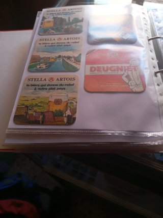 Collezione di 229 sottobicchieri in cartone per birra