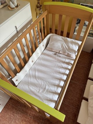Cuna cama de madera maciza Marca Trama