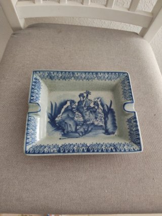 Cenicero de porcelana con diseño oriental