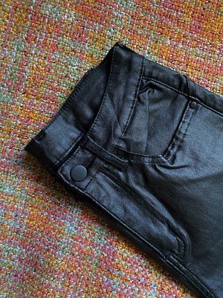 Pantalón de cuero campana negro