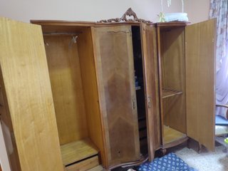 Armario antiguo de madera