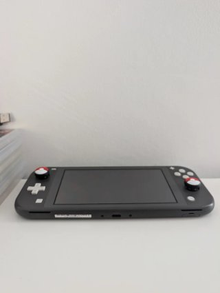 Nintendo Switch Lite Negra + Cargador Nintendo