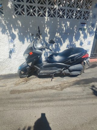 Yamaha Xmax Negra
