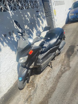 Yamaha Xmax Negra