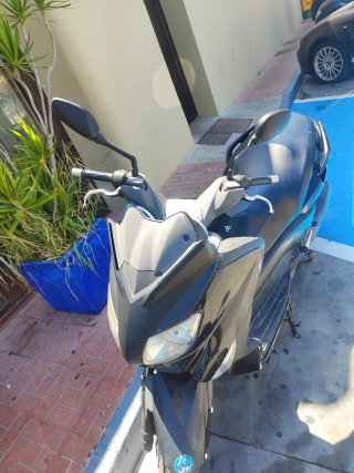 Yamaha Xmax Negra