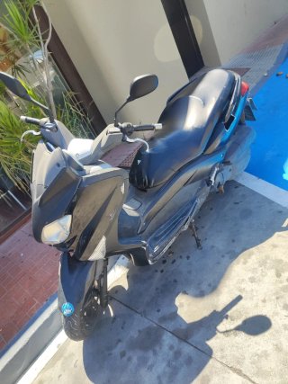 Yamaha Xmax Negra