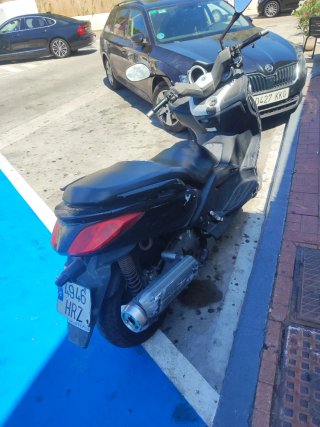 Yamaha Xmax Negra