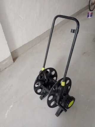Carro portamangueras de jardín