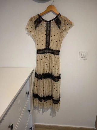 Vestido para eventos beige y negro