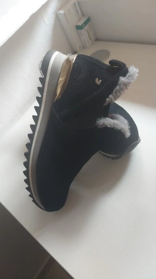 Botines negros con forro de pelo