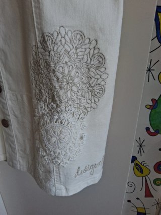 Vestido Desigual blanco con encaje , bordado