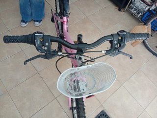 Bicicleta 24 rosa con cesta