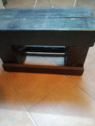 Sgabello in legno massiccio