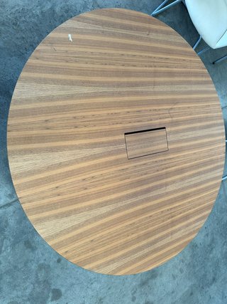 Mesa redonda de madera