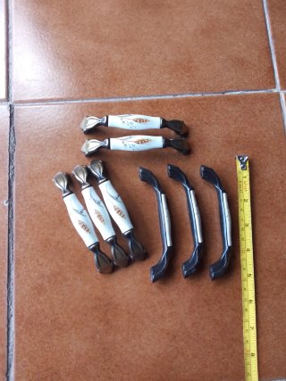 8 Maniglie per mobili in ceramica e metallo