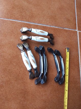 8 Maniglie per mobili in ceramica e metallo