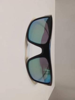 Gafas de sol negras y multicolor