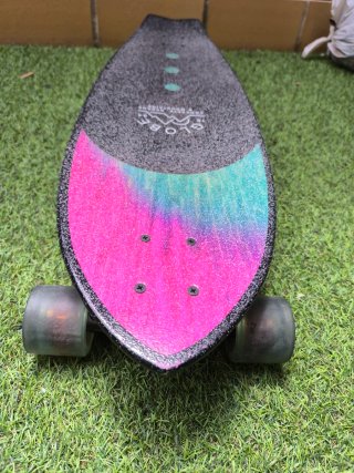 Longboard Globe con diseño degradado