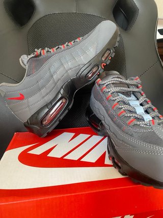 Nike Air Max 95 Gris y Rojo