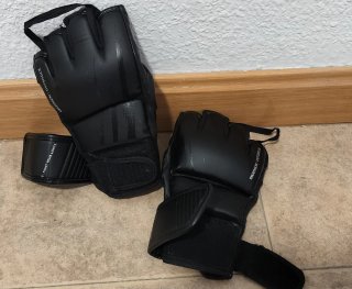 Guantes MMA Decathlon + Vendas Negras