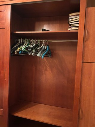 conjunto muebles dormitorio de madera maciza.