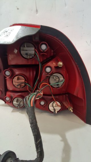 PILOTO TRASERO IZQUIERDO Kia Shuma II (SPT)(2000->)