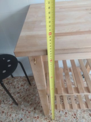 Isla de cocina de madera con ruedas